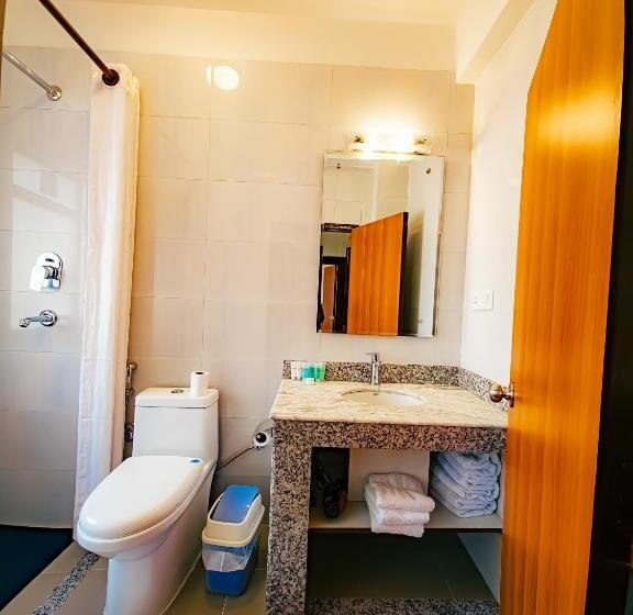 Delüks Süit, Magnificent