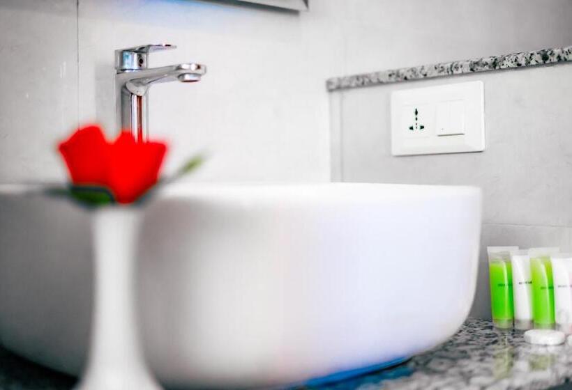 Delüks Üç Kişilik Oda, Magnificent