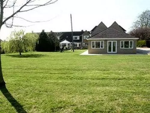 Perhehuone, Mather House Retreat