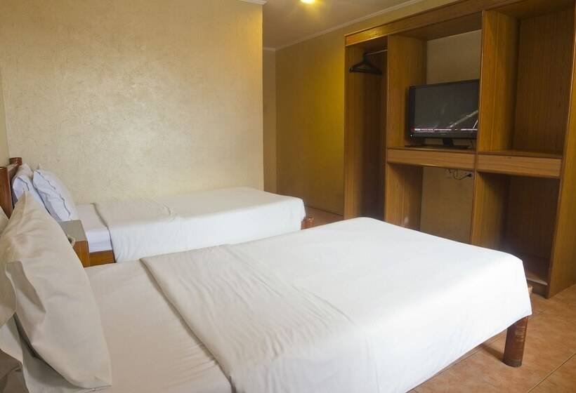 اتاق سوپریور, Nichols Airport