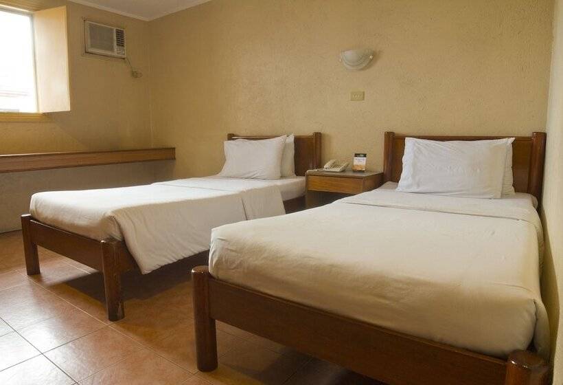 اتاق سوپریور, Nichols Airport