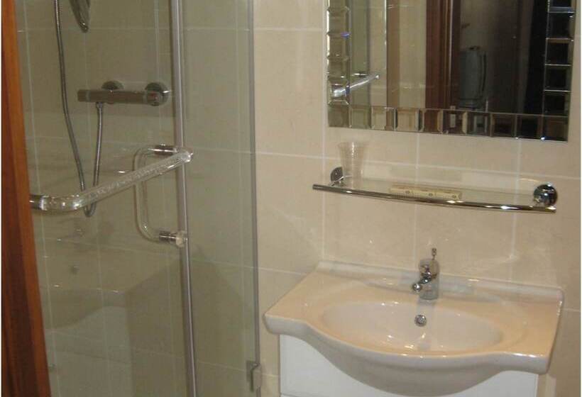 标准单人间, Tanes