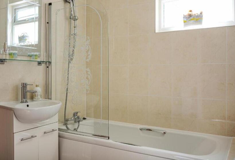 带共用浴室的标准房间, Tanes