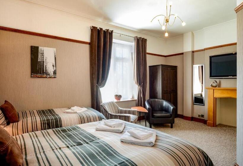 标准三人间, Tanes