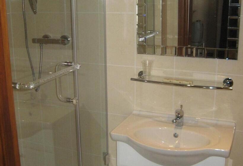 标准单人间, Tanes