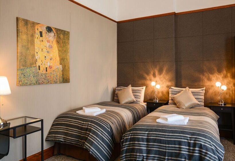 带共用浴室的标准房间, Tanes