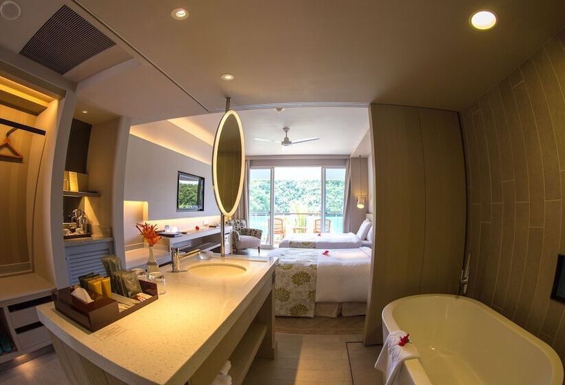 اتاق لوکس با چشم‌انداز دریا, Palau Royal Resort