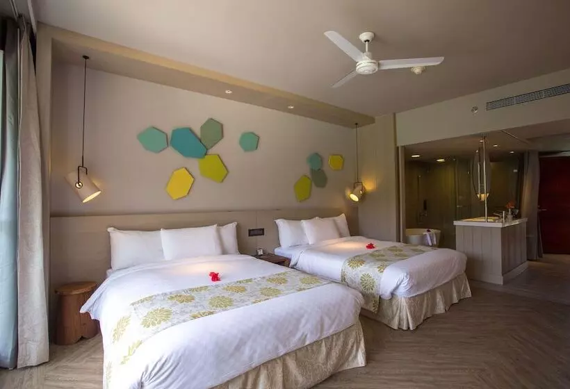 اتاق لوکس با چشم‌انداز دریا, Palau Royal Resort