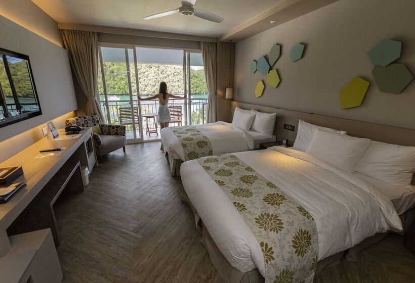 اتاق لوکس با چشم‌انداز دریا, Palau Royal Resort