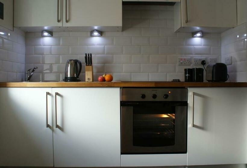 Апартаменты 2 Спальни, The Glen Mhor Apartments