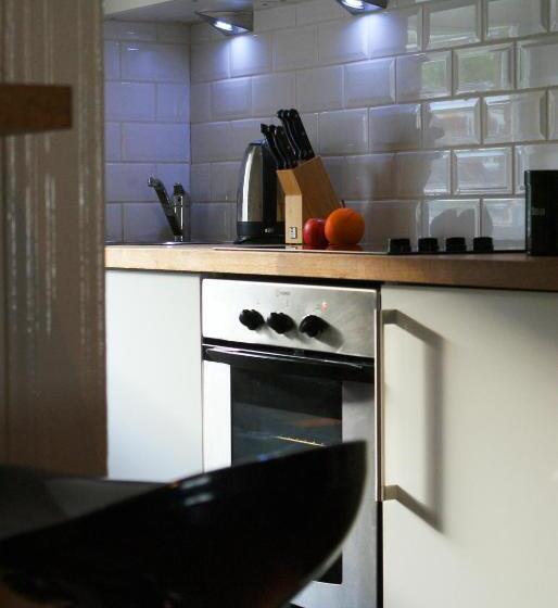 Апартаменты 2 Спальни, The Glen Mhor Apartments