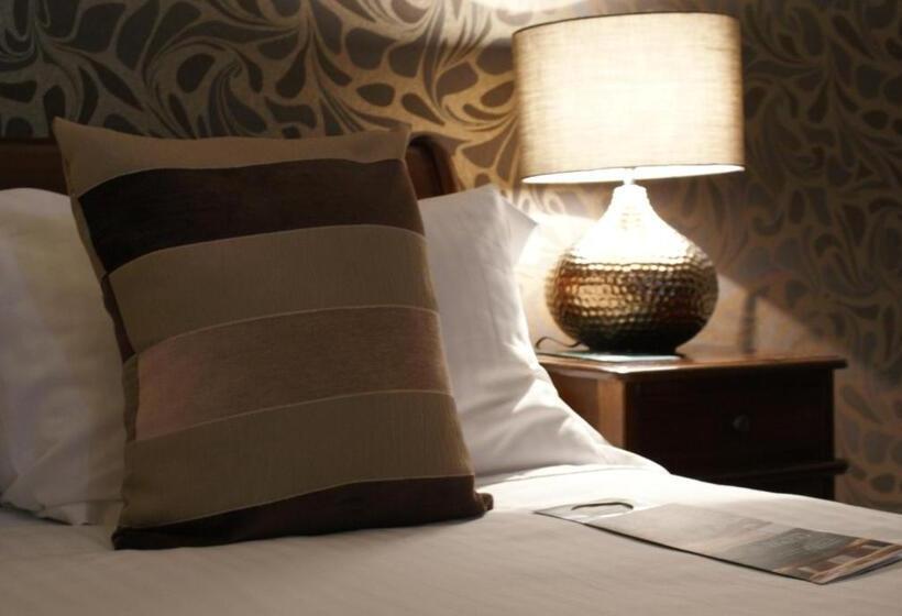 Апартаменты 3 Спальни, The Glen Mhor Apartments