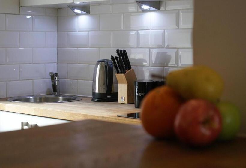 Апартаменты 3 Спальни, The Glen Mhor Apartments