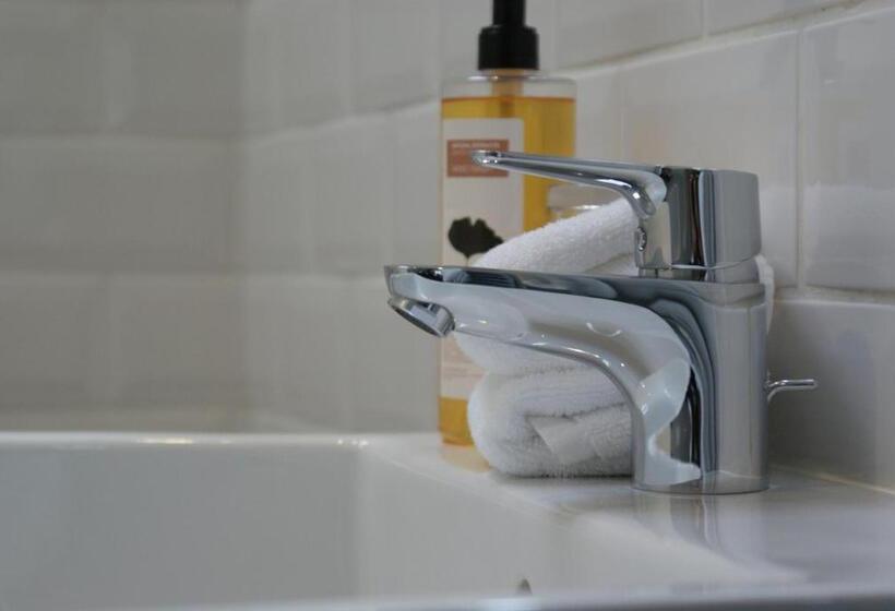 Семейные Апартаменты, The Glen Mhor Apartments