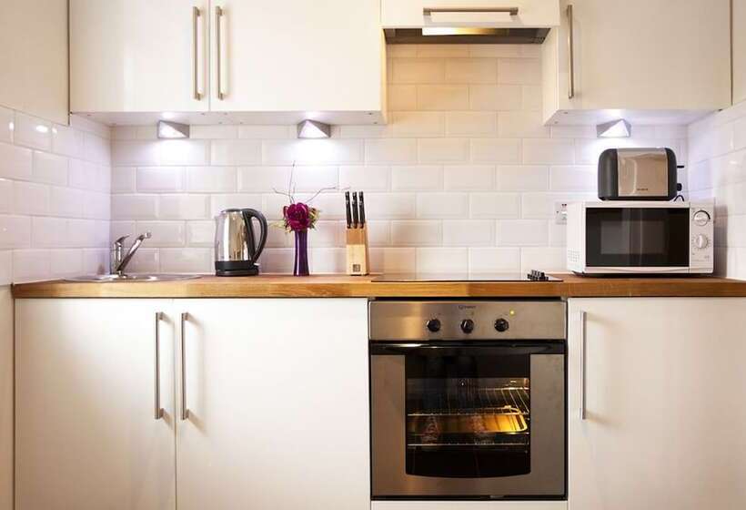 شقة غرفتين, The Glen Mhor Apartments