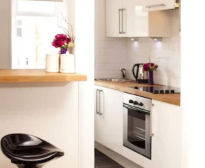 شقة غرفتين, The Glen Mhor Apartments