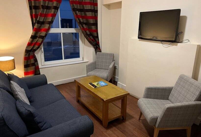 Апартаменты 3 Спальни, The Glen Mhor Apartments