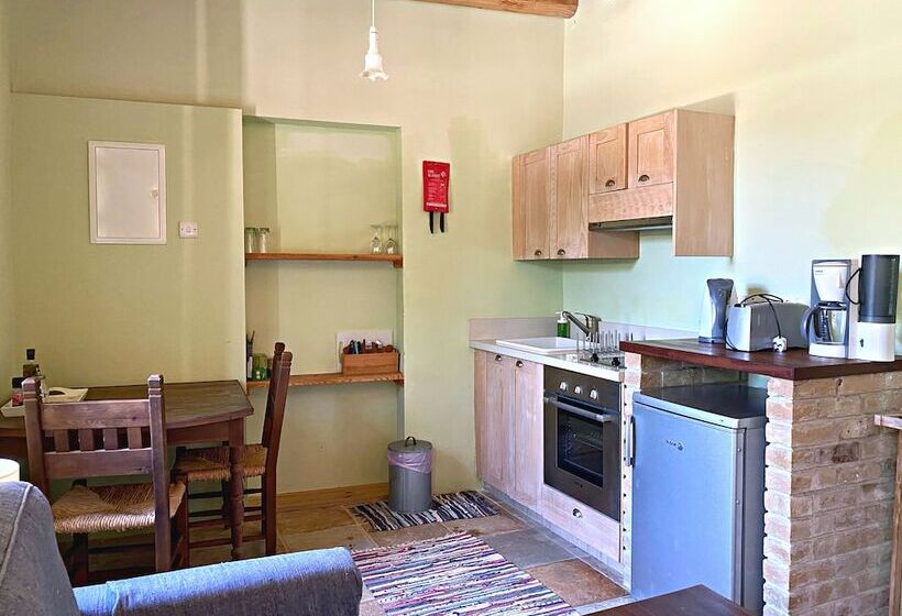 Студия Стандарт, Eveleos Country House