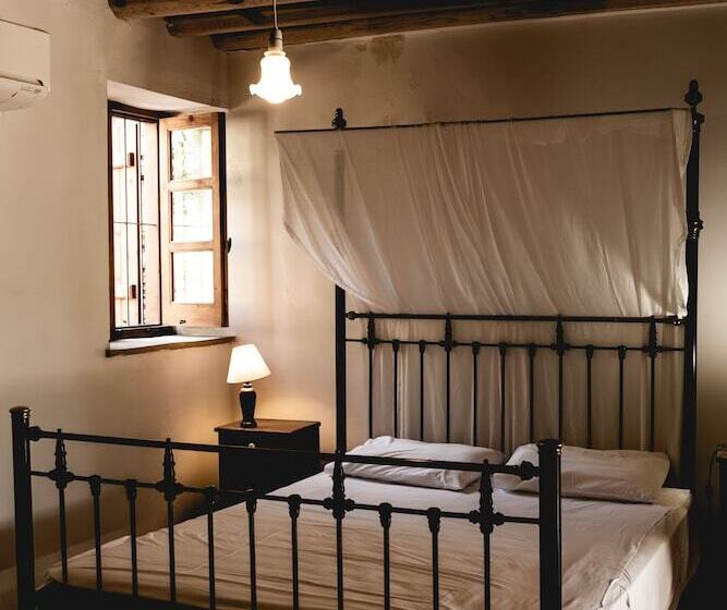 شقة غرفة واحدة, Eveleos Country House