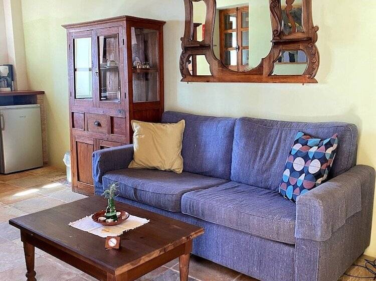 شقة غرفة واحدة, Eveleos Country House