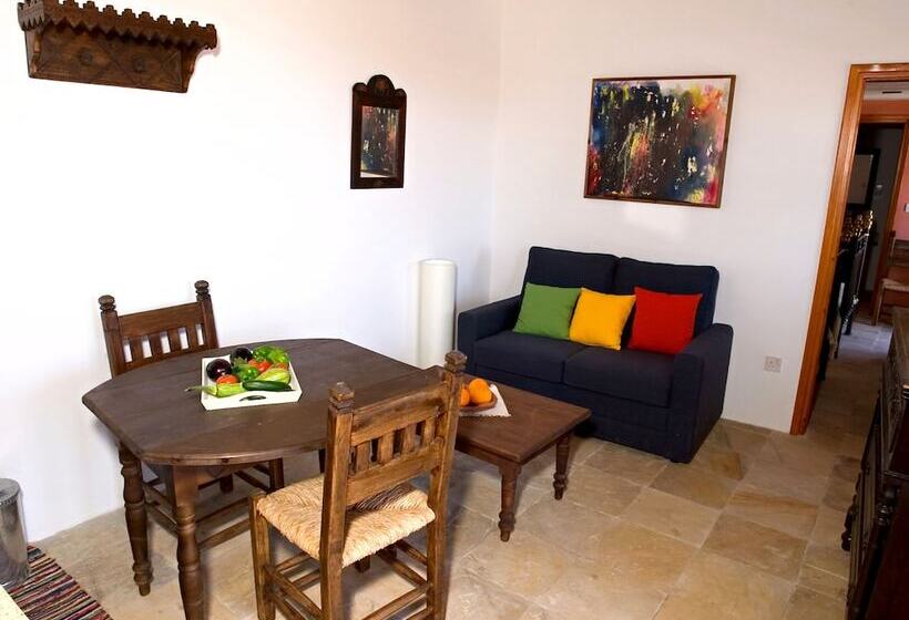 شقة غرفة واحدة, Eveleos Country House