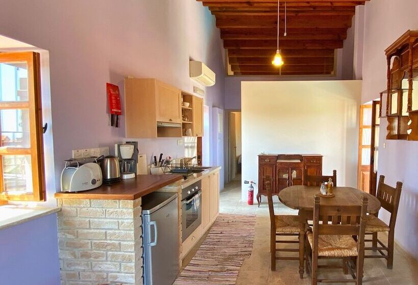 شقة غرفتين, Eveleos Country House