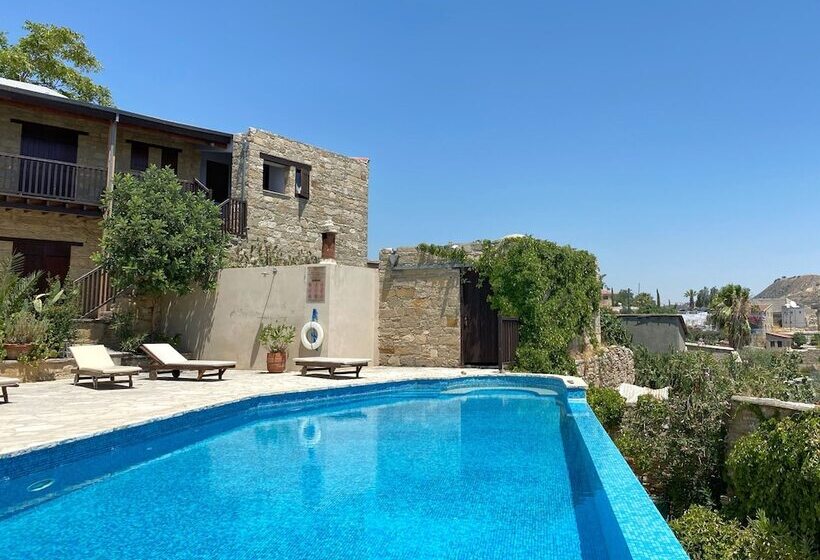 شقة غرفتين, Eveleos Country House