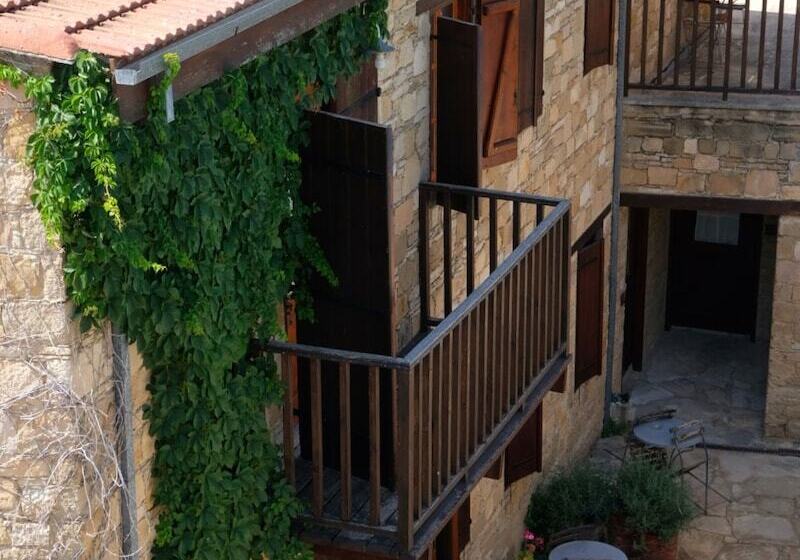 شقة غرفة واحدة, Eveleos Country House