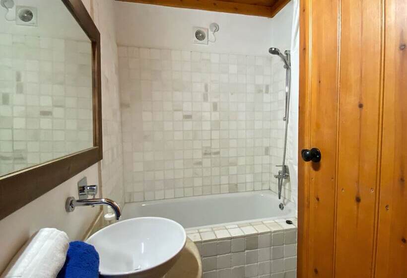 شقة غرفة واحدة, Eveleos Country House