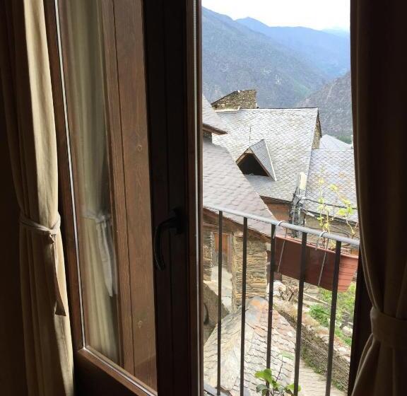 غرفة قياسية مزودة بجاكوزى, Lo Paller De Roc