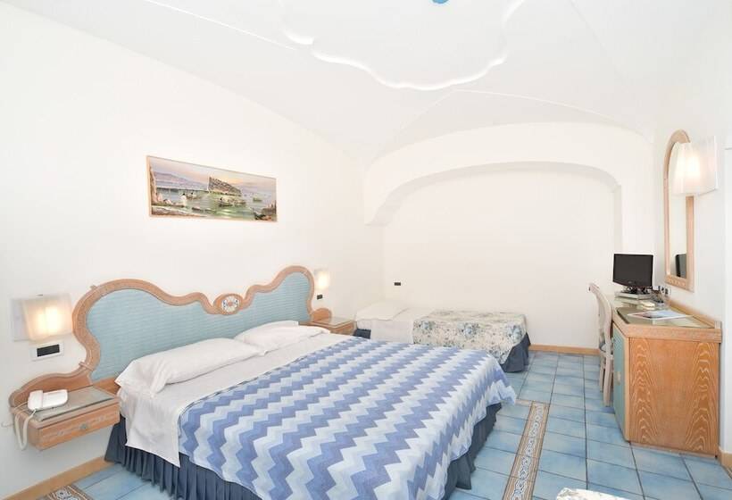 غرفة قياسية ثلاثية, Albergo Italia   Beach