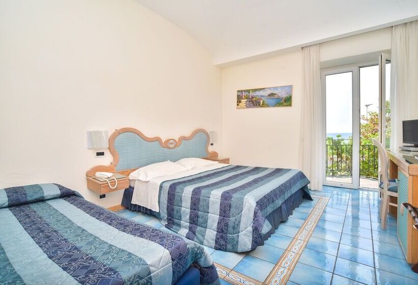 غرفة قياسية ثلاثية, Albergo Italia   Beach