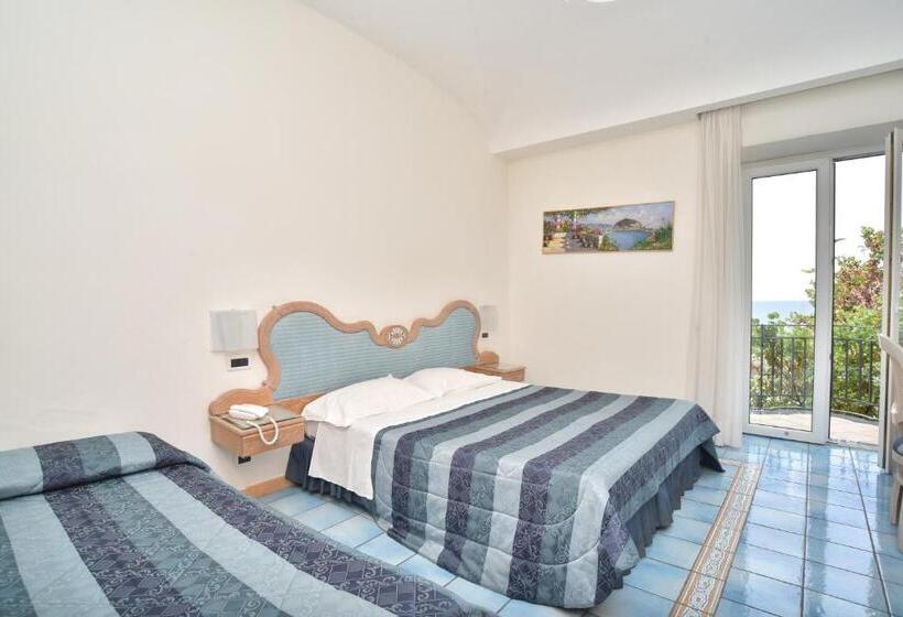 غرفة قياسية ثلاثية, Albergo Italia   Beach