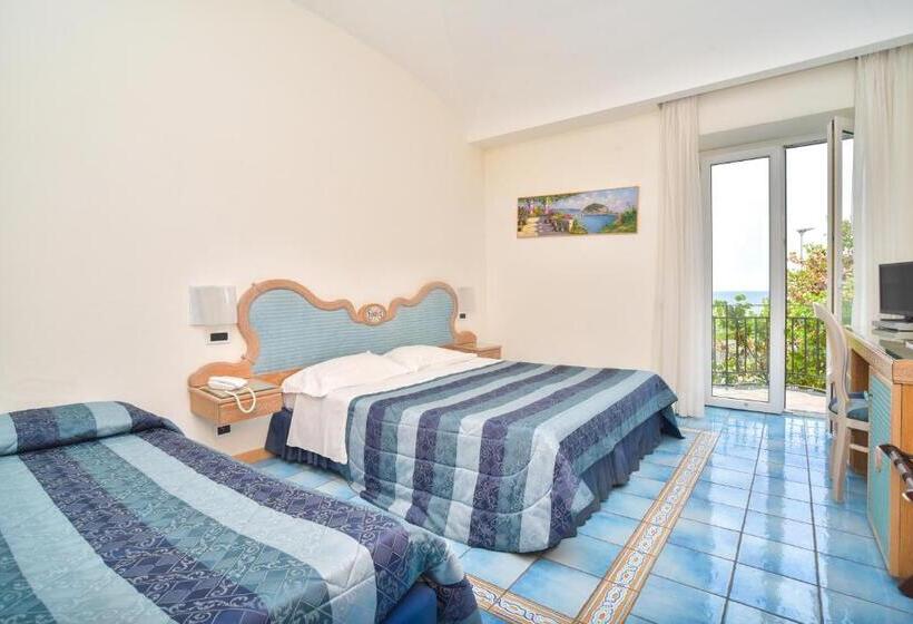 غرفة قياسية ثلاثية, Albergo Italia   Beach