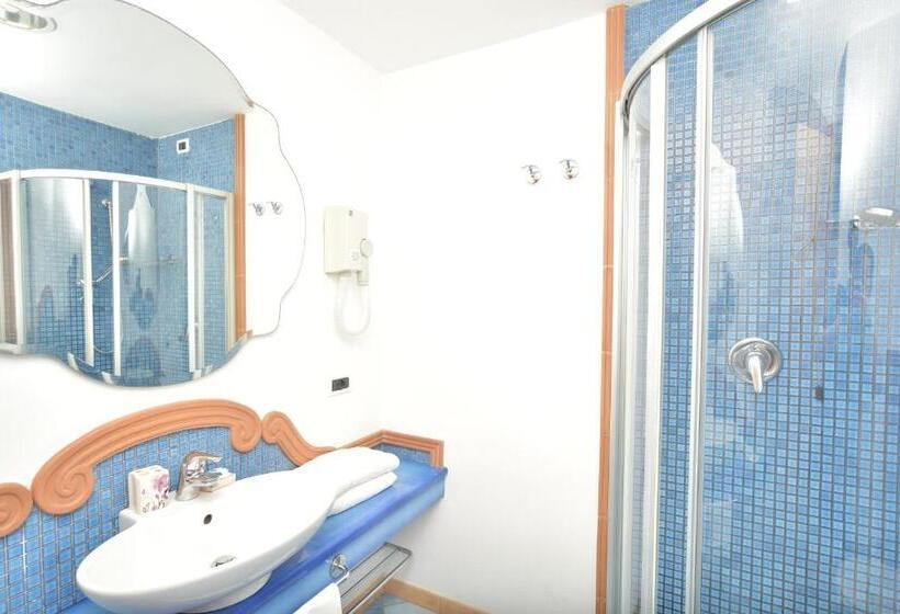 غرفة سوبيريور ثلاثية, Albergo Italia   Beach