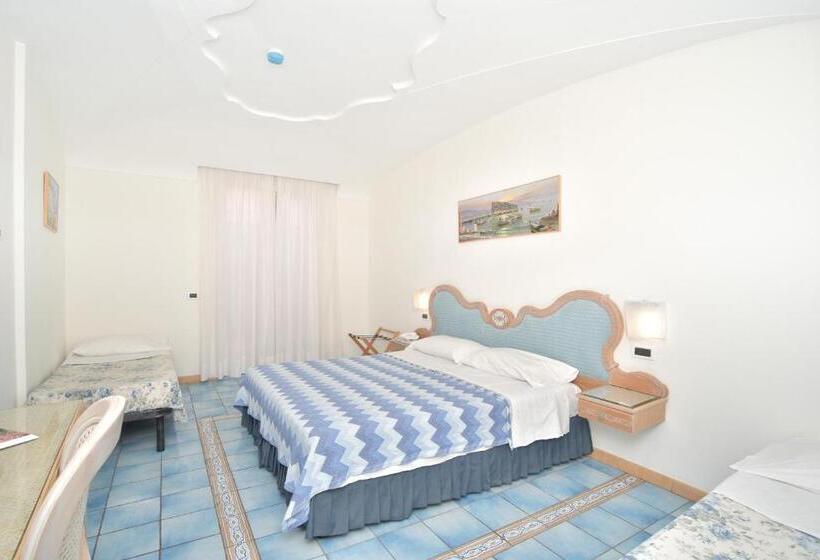 חדר סופריור לשלושה, Albergo Italia   Beach