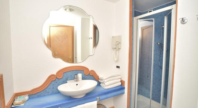 غرفة قياسية ثلاثية, Albergo Italia   Beach