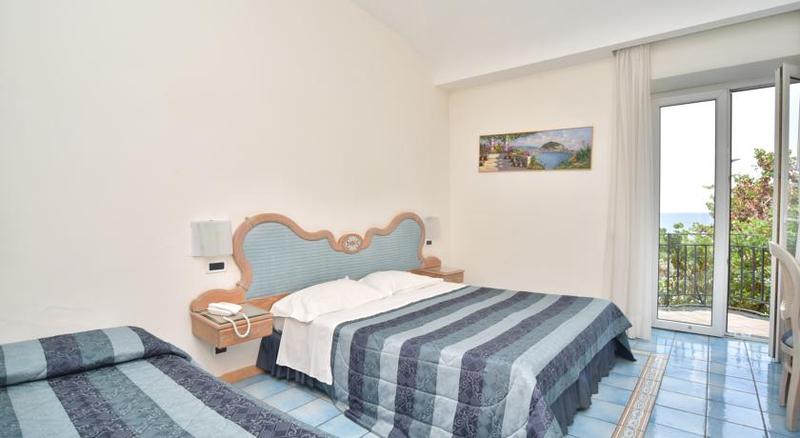 غرفة قياسية ثلاثية, Albergo Italia   Beach