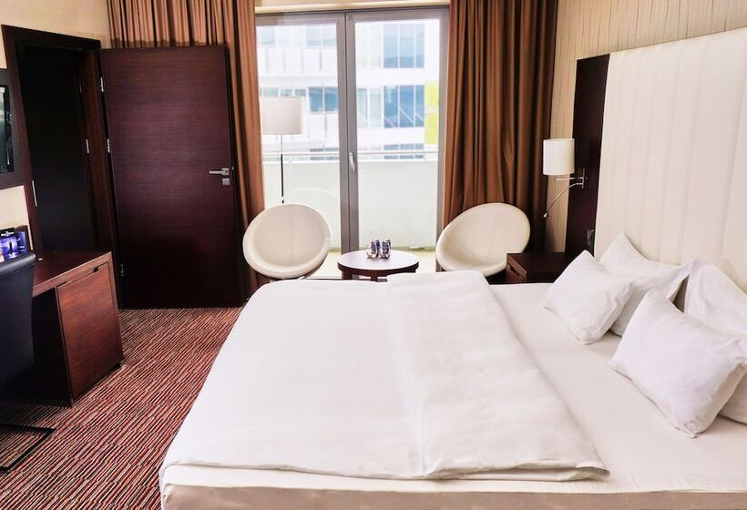 اتاق خانوادگی, Copernicus Toruń