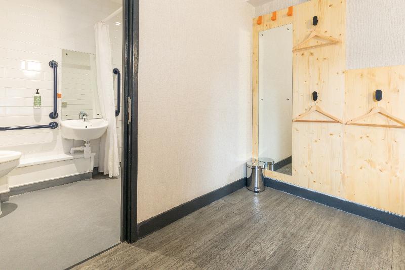 חדר סטנדרט מותאם לאדם עם מוגבלויות, Easyhotel Glasgow City