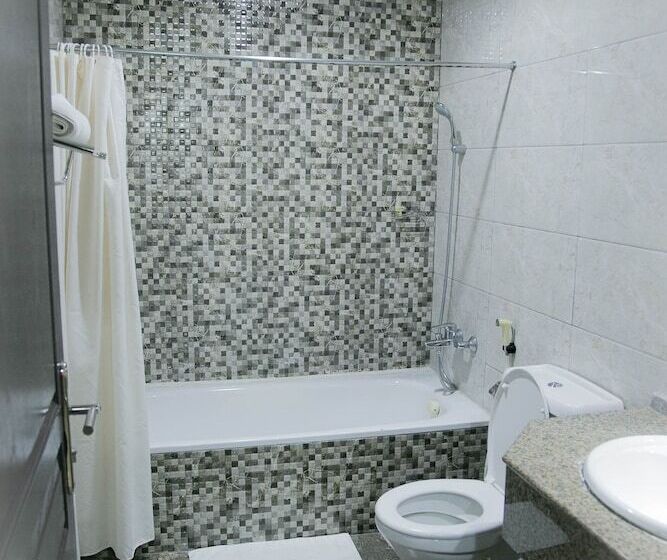 اتاق خانوادگی, Mayfair