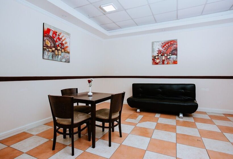 اتاق خانوادگی, Mayfair