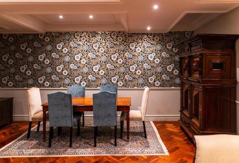 Люкс, The Monarch