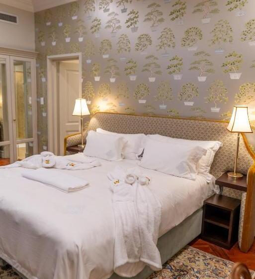 Президентский Люкс, The Monarch