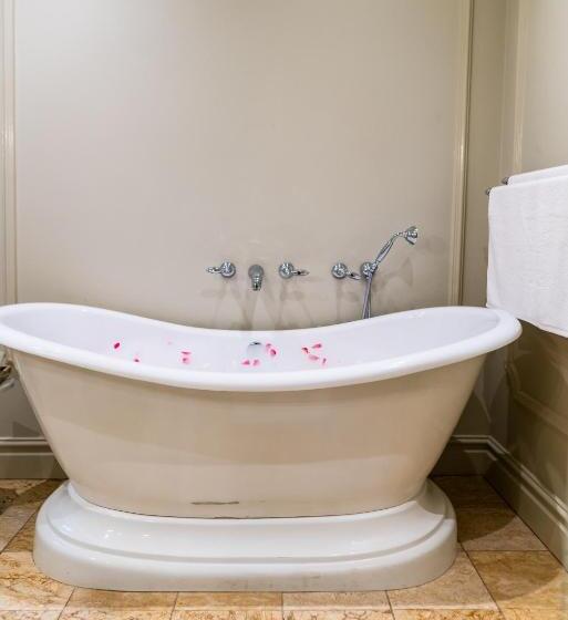 Полулюкс, The Monarch