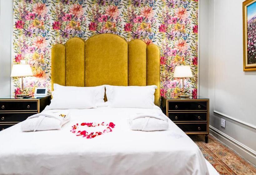 Полулюкс, The Monarch