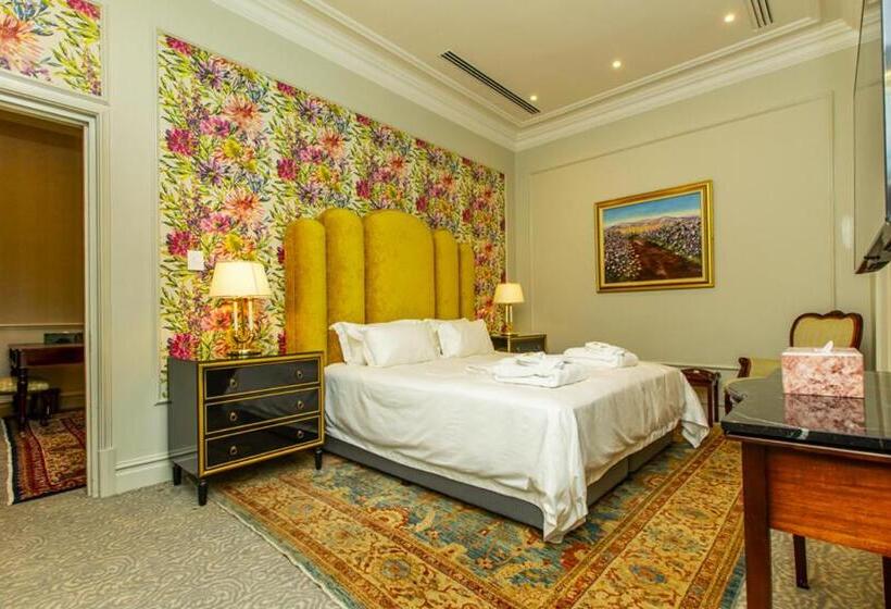 Полулюкс, The Monarch