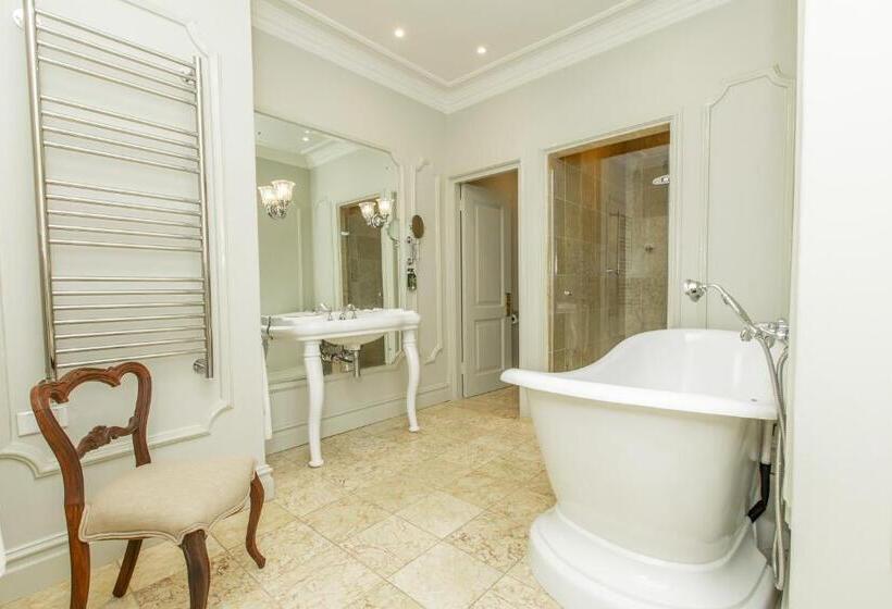 Family Suite, The Monarch