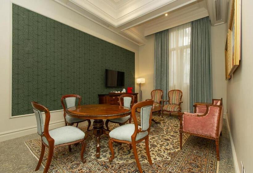 Family Suite, The Monarch