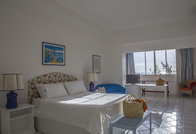 חדר סטנדרט לשלושה, Piccolo Mondo